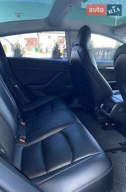 Седан Tesla Model 3 2021 в 