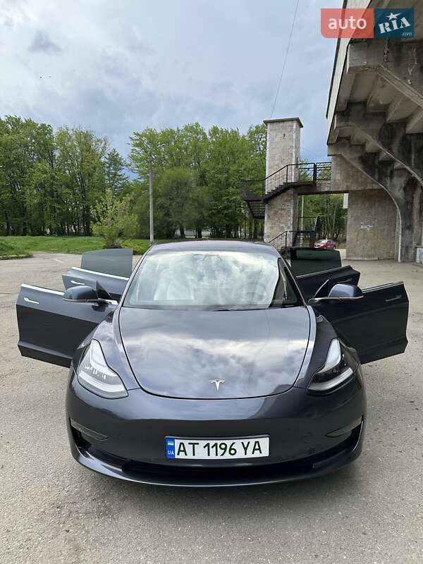 Седан Tesla Model 3 2019 в Ивано-Франковске