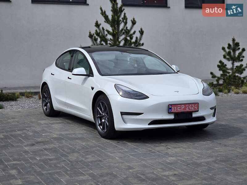 Седан Tesla Model 3 2022 в Луцьку