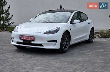 Седан Tesla Model 3 2022 в 