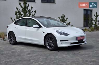 Седан Tesla Model 3 2022 в Луцке