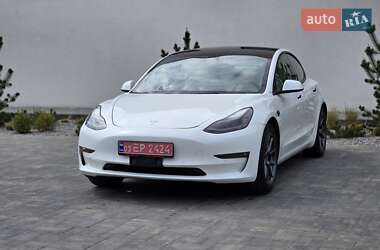 Седан Tesla Model 3 2022 в 
