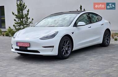 Седан Tesla Model 3 2022 в 