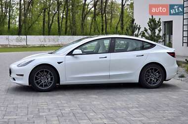 Седан Tesla Model 3 2022 в 