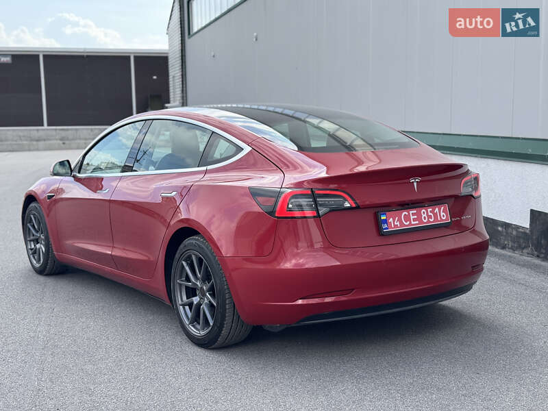 Седан Tesla Model 3 2019 в Виннице