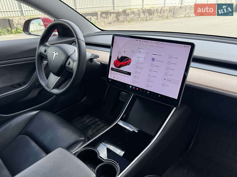Седан Tesla Model 3 2019 в Виннице