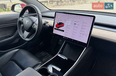 Седан Tesla Model 3 2019 в 
