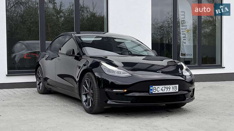 Седан Tesla Model 3 2021 в 