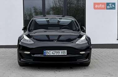 Седан Tesla Model 3 2021 в 
