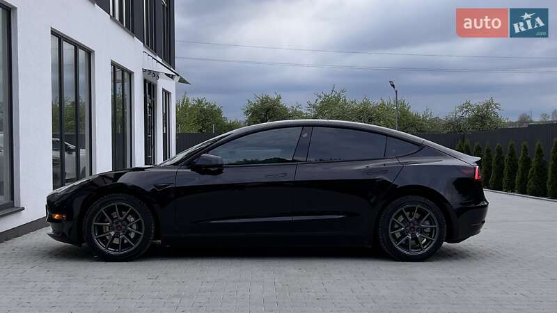 Седан Tesla Model 3 2021 в Львові