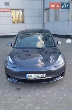 Седан Tesla Model 3 2022 в 