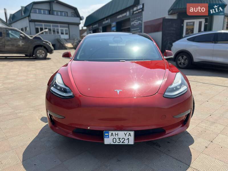 Седан Tesla Model 3 2018 в Славянске
