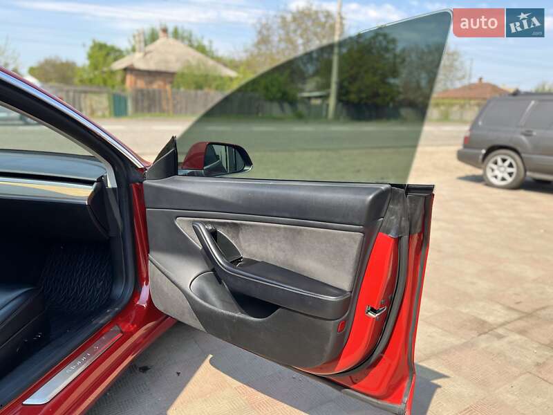 Седан Tesla Model 3 2018 в Славянске