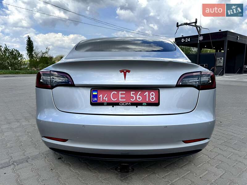 Седан Tesla Model 3 2018 в Львове