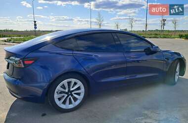 Седан Tesla Model 3 2022 в 