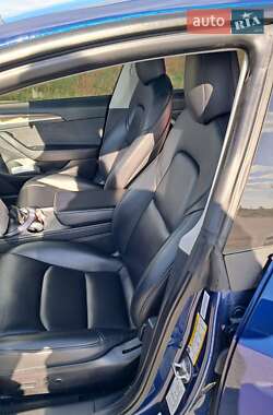 Седан Tesla Model 3 2022 в 