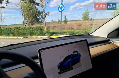 Седан Tesla Model 3 2022 в 
