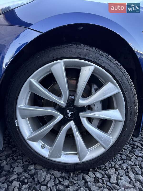 Седан Tesla Model 3 2018 в Луцке