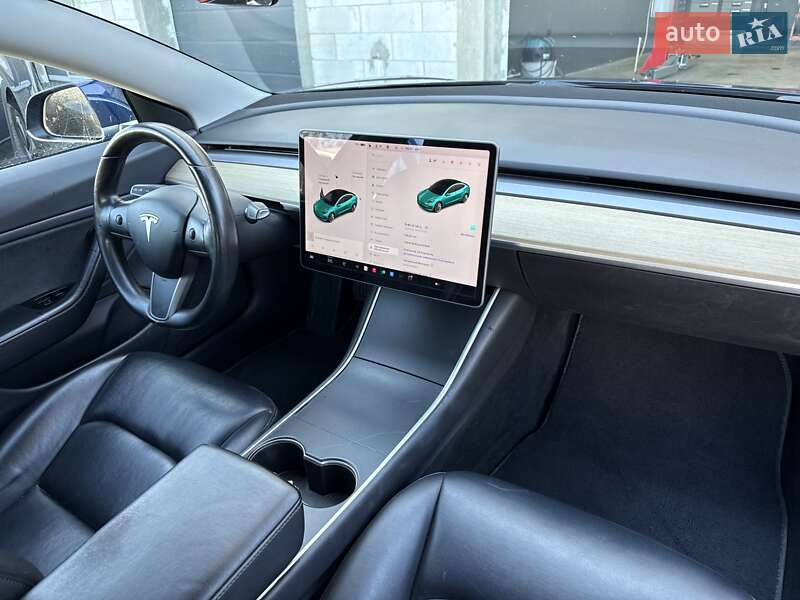Седан Tesla Model 3 2018 в Луцке