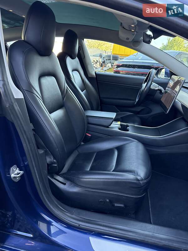 Седан Tesla Model 3 2018 в Луцке