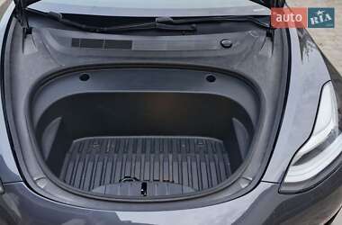 Седан Tesla Model 3 2020 в 