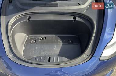 Седан Tesla Model 3 2020 в 