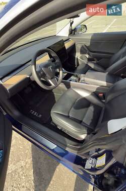 Седан Tesla Model 3 2020 в 