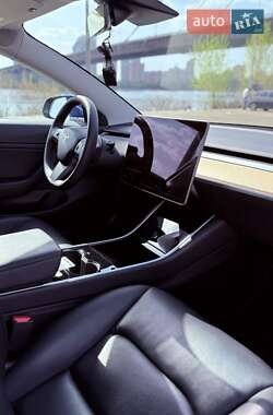Седан Tesla Model 3 2020 в 