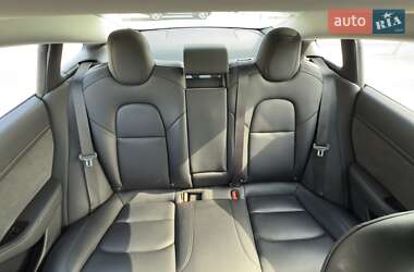 Седан Tesla Model 3 2020 в 