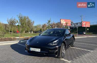 Седан Tesla Model 3 2021 в 