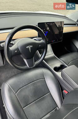 Седан Tesla Model 3 2019 в 