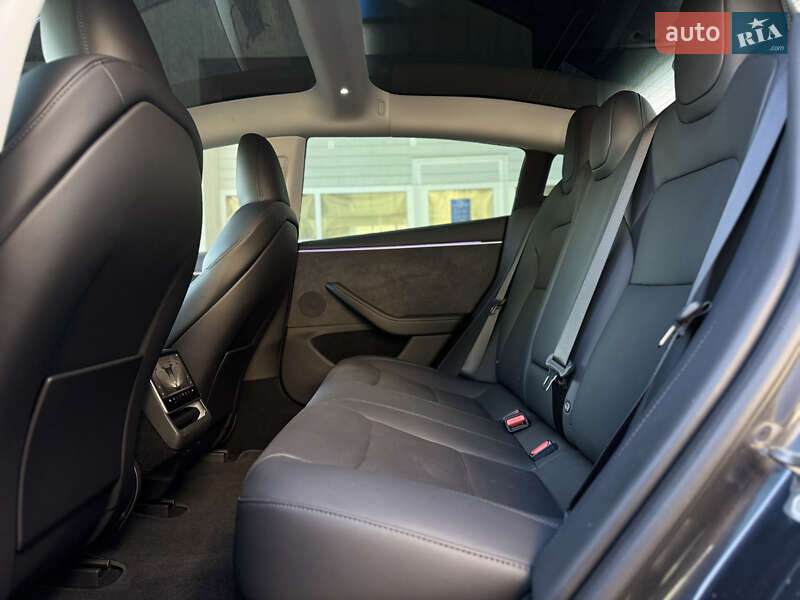 Седан Tesla Model 3 2024 в Луцке