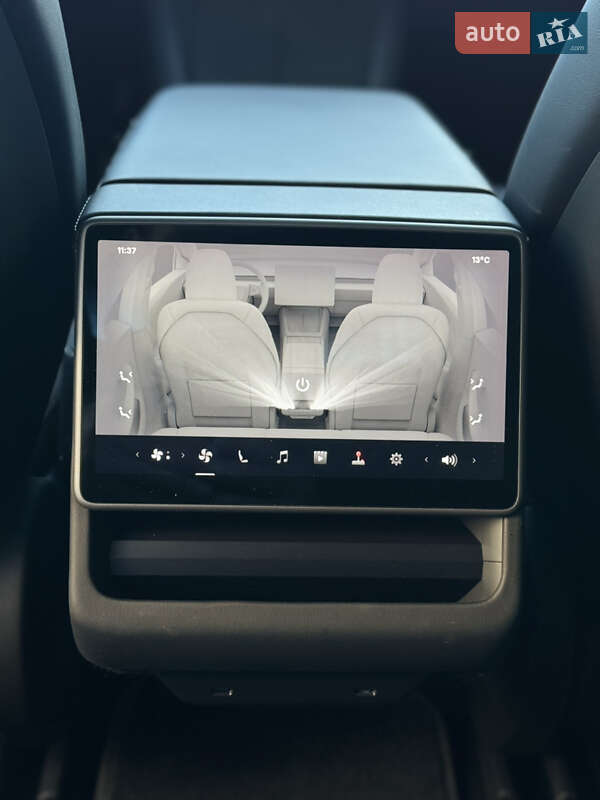 Седан Tesla Model 3 2024 в Луцке