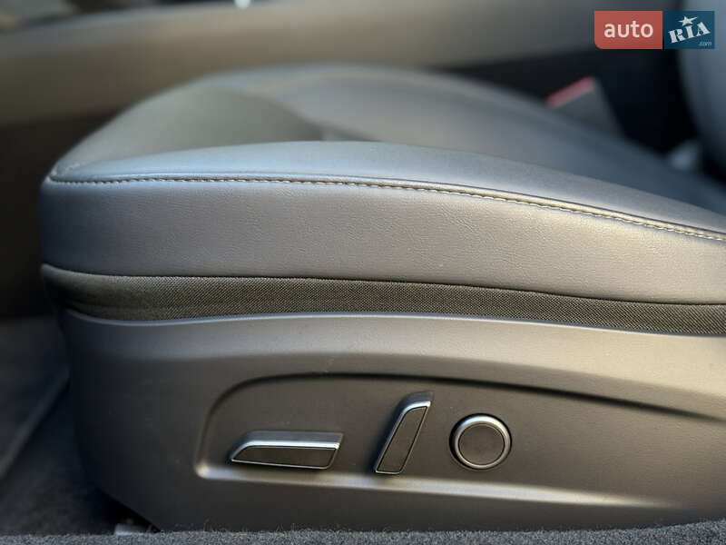 Седан Tesla Model 3 2024 в Луцке