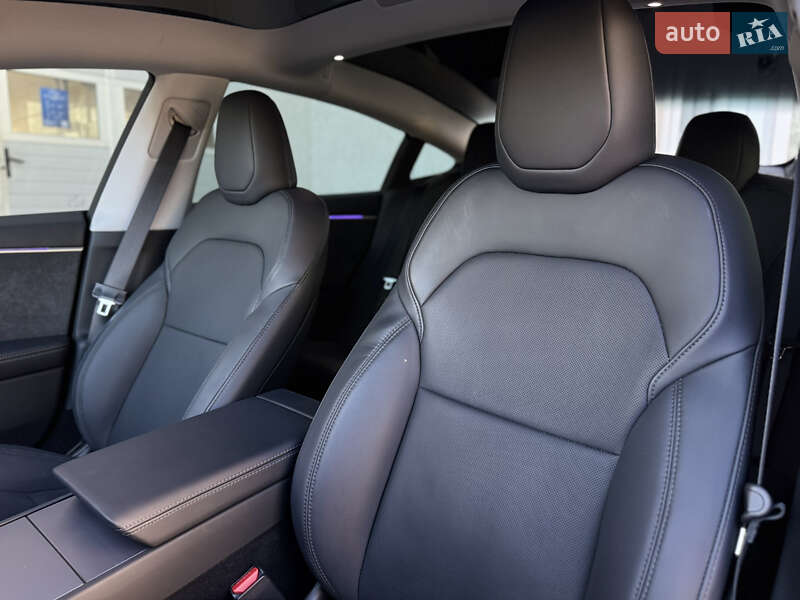 Седан Tesla Model 3 2024 в Луцьку