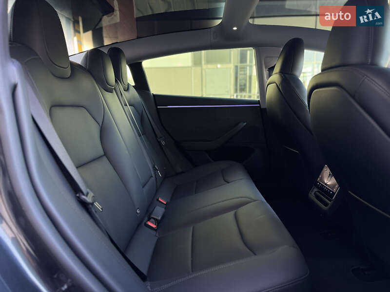 Седан Tesla Model 3 2024 в Луцке