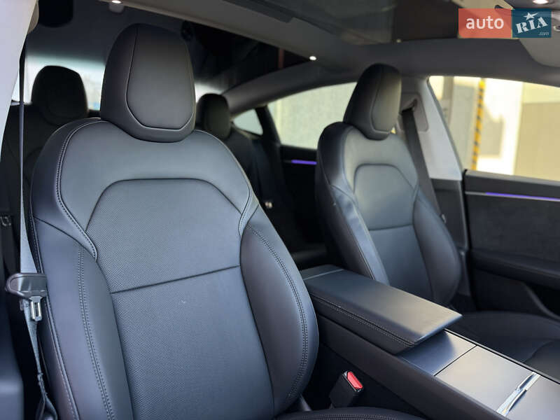 Седан Tesla Model 3 2024 в Луцке