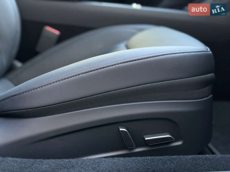 Седан Tesla Model 3 2024 в Луцке