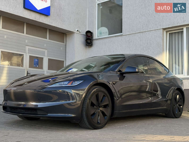 Седан Tesla Model 3 2024 в Луцке