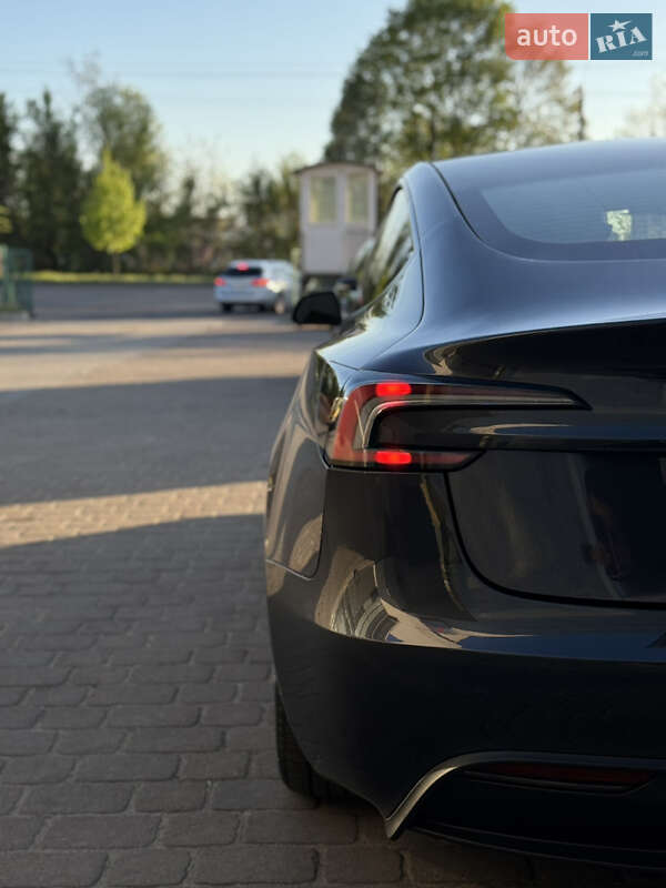 Седан Tesla Model 3 2024 в Луцьку