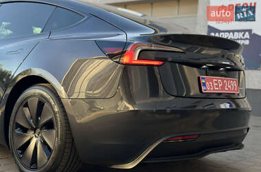 Седан Tesla Model 3 2024 в Луцке