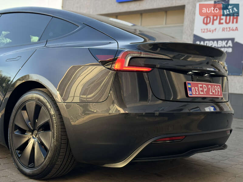 Седан Tesla Model 3 2024 в Луцьку