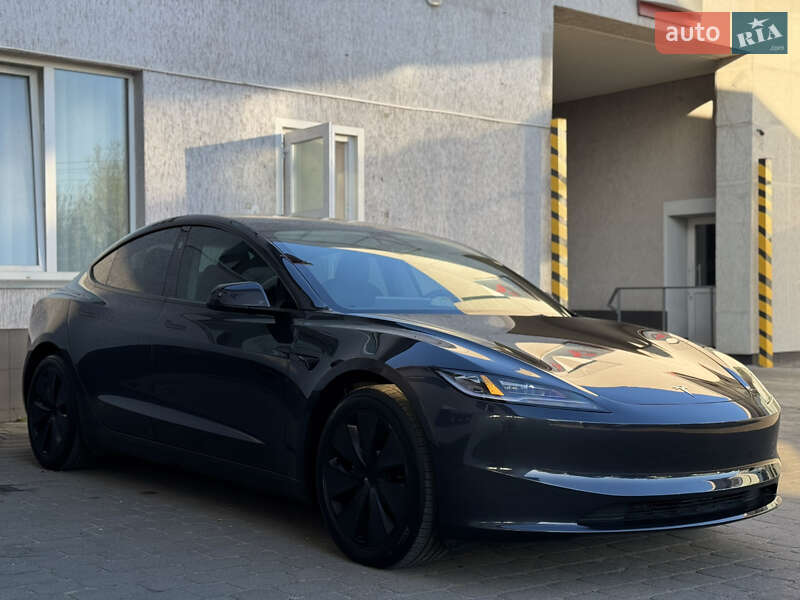 Седан Tesla Model 3 2024 в Луцке