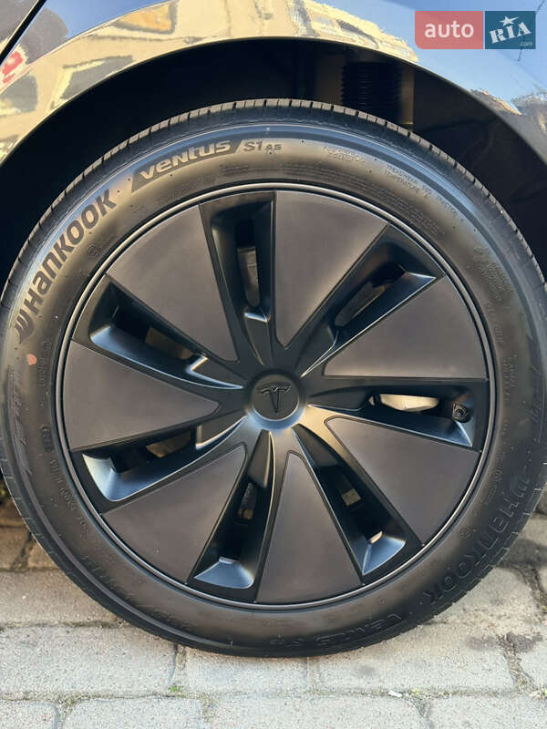 Седан Tesla Model 3 2024 в Луцке