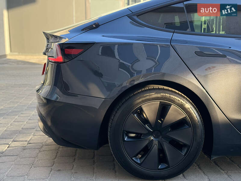 Седан Tesla Model 3 2024 в Луцьку