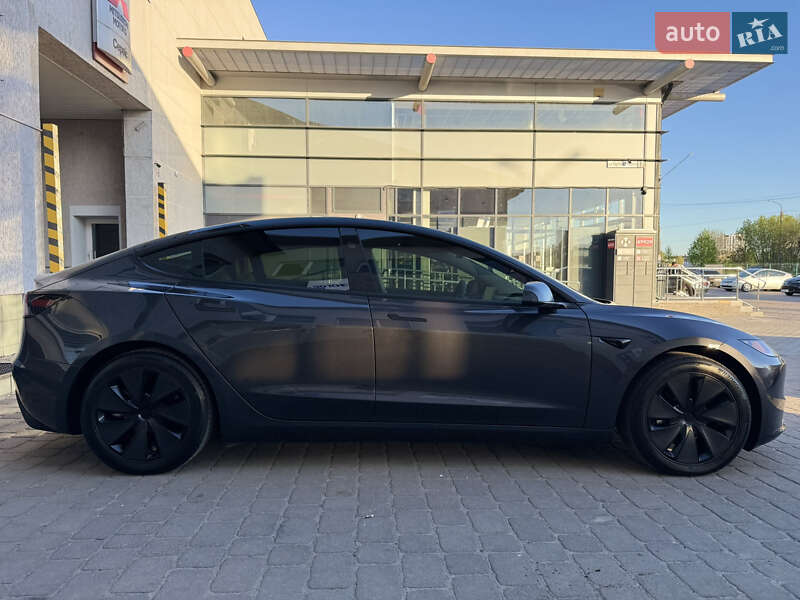 Седан Tesla Model 3 2024 в Луцке