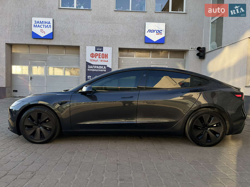Седан Tesla Model 3 2024 в Луцке