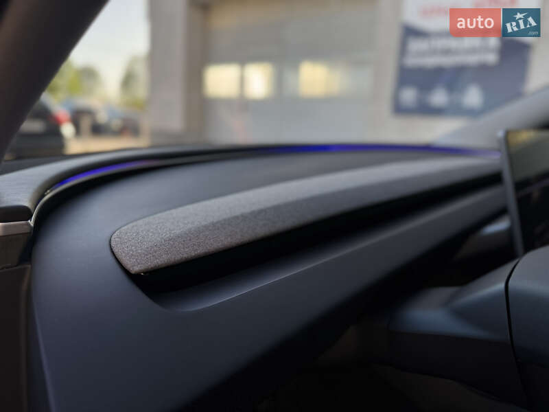 Седан Tesla Model 3 2024 в Луцьку