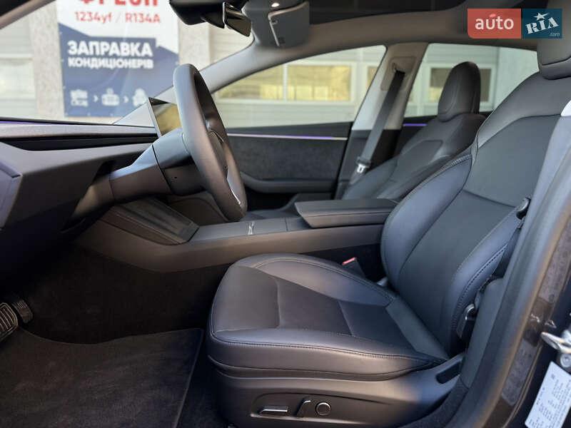 Седан Tesla Model 3 2024 в Луцке