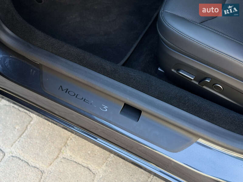 Седан Tesla Model 3 2024 в Луцке
